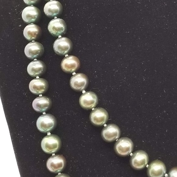 Pearl Necklace - Picture 3 of 10